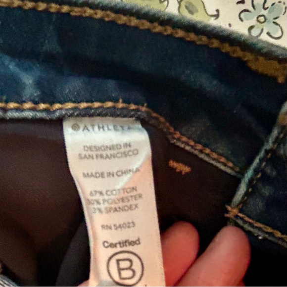 ATHLETA SKULPTEK SLIM STRAIGHT JEANS SZ 6 - Picture 2 of 8